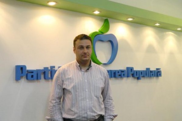 Deputatul Gheorghe le mulţumeşte tinerilor pentru implicarea în campania electorală